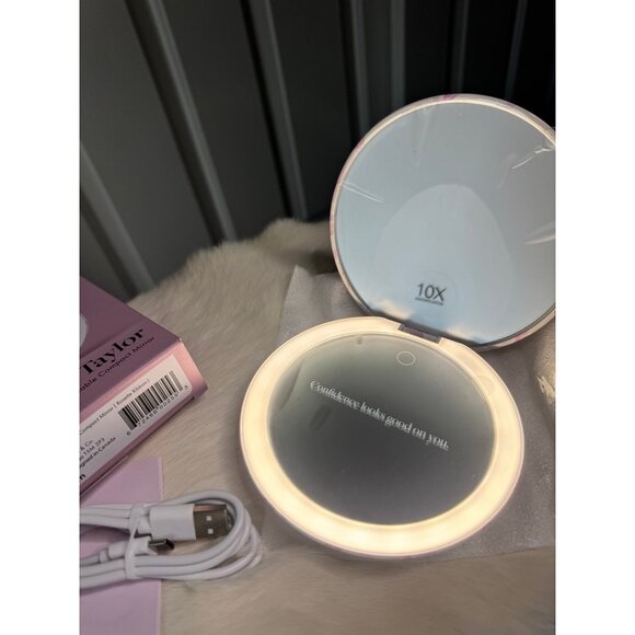 New Fancii Taylor Rechargeable Light Up LED Compact Mirror Rosette Ribbon Bows - Picture 3 of 11